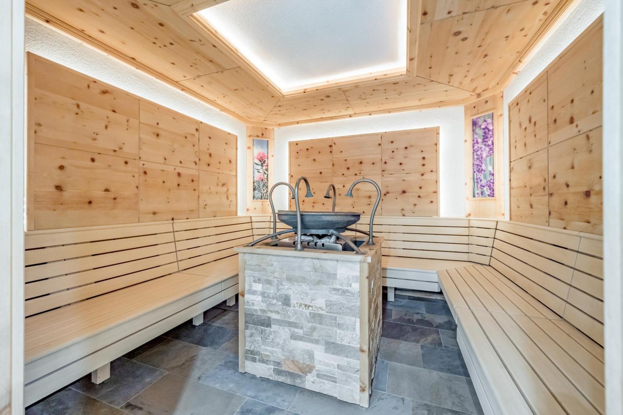 Tilia Living - B&B Mit Dem Komfort Eines Kleinen, Feinen Hotels Ried im Oberinntal Esterno foto