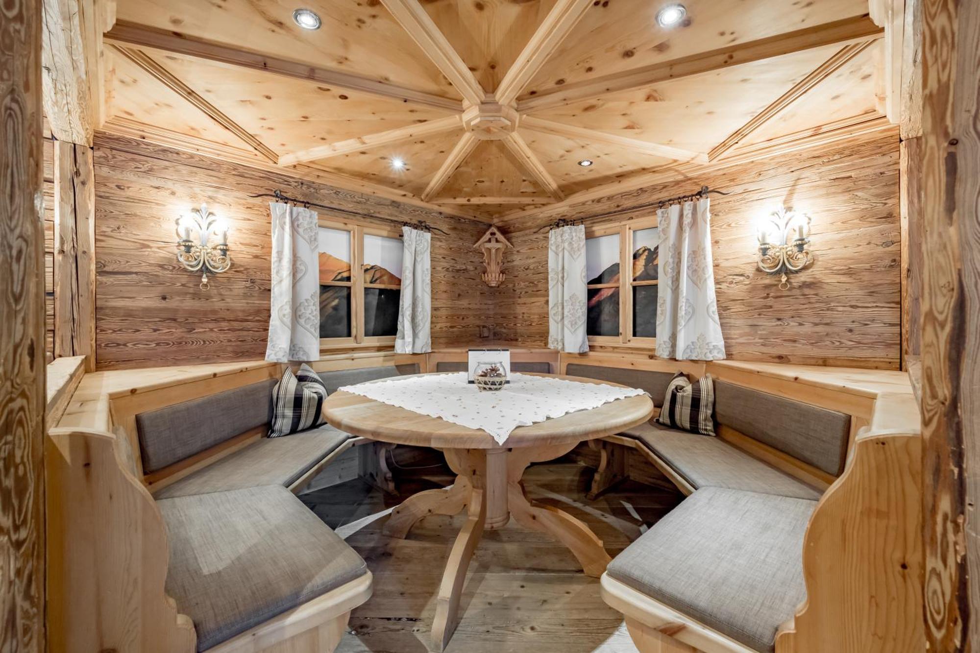 Tilia Living - B&B Mit Dem Komfort Eines Kleinen, Feinen Hotels Ried im Oberinntal Esterno foto