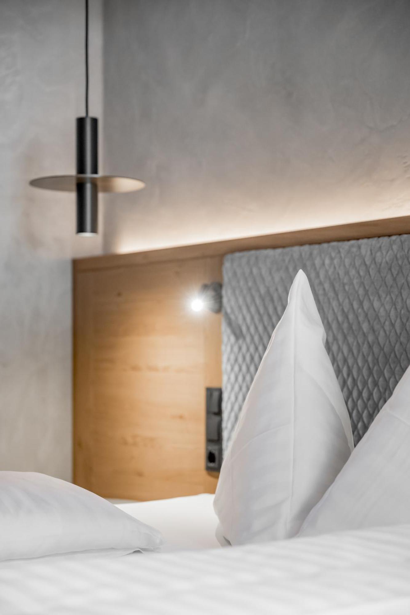 Tilia Living - B&B Mit Dem Komfort Eines Kleinen, Feinen Hotels Ried im Oberinntal Esterno foto