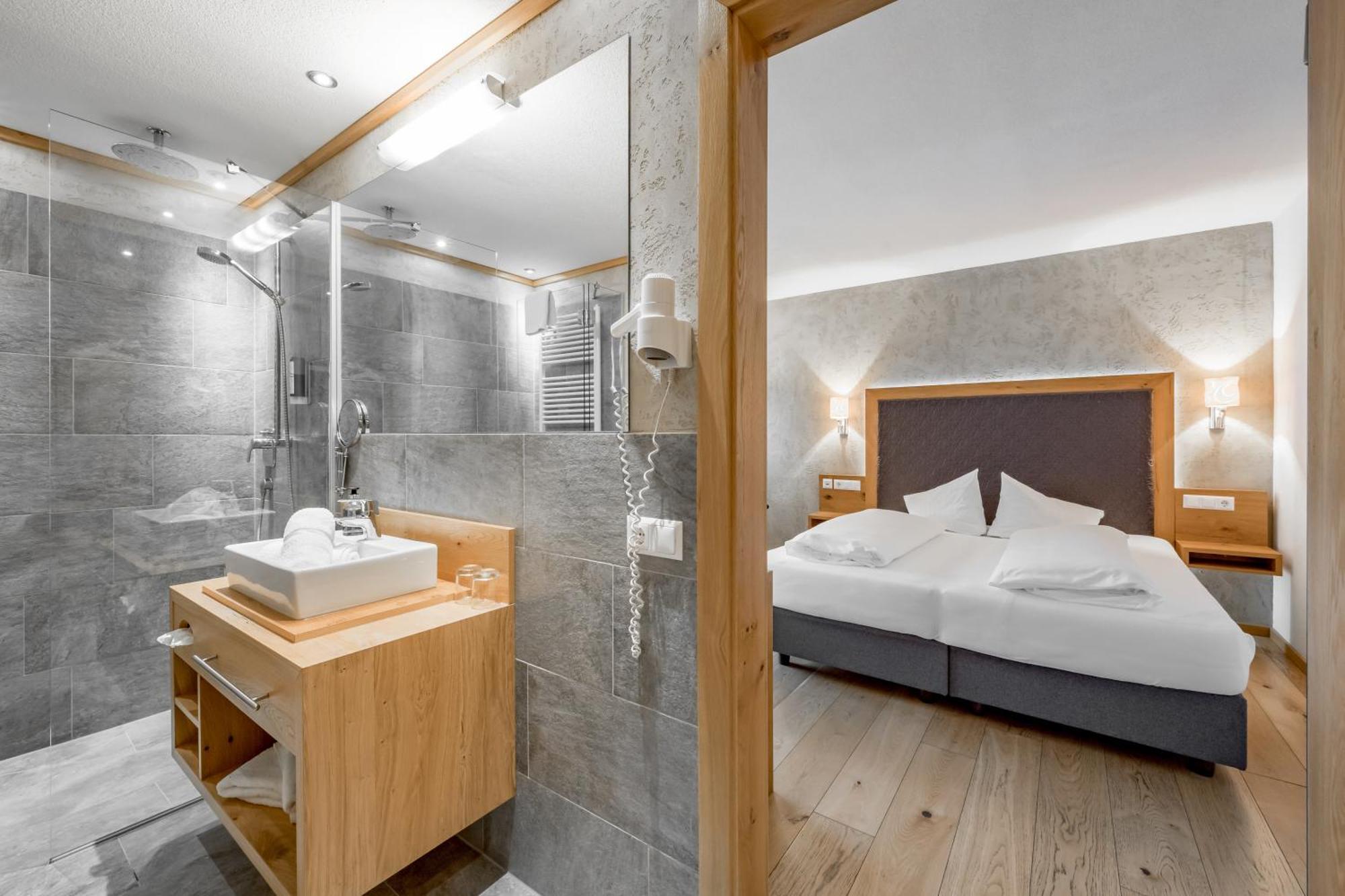 Tilia Living - B&B Mit Dem Komfort Eines Kleinen, Feinen Hotels Ried im Oberinntal Esterno foto