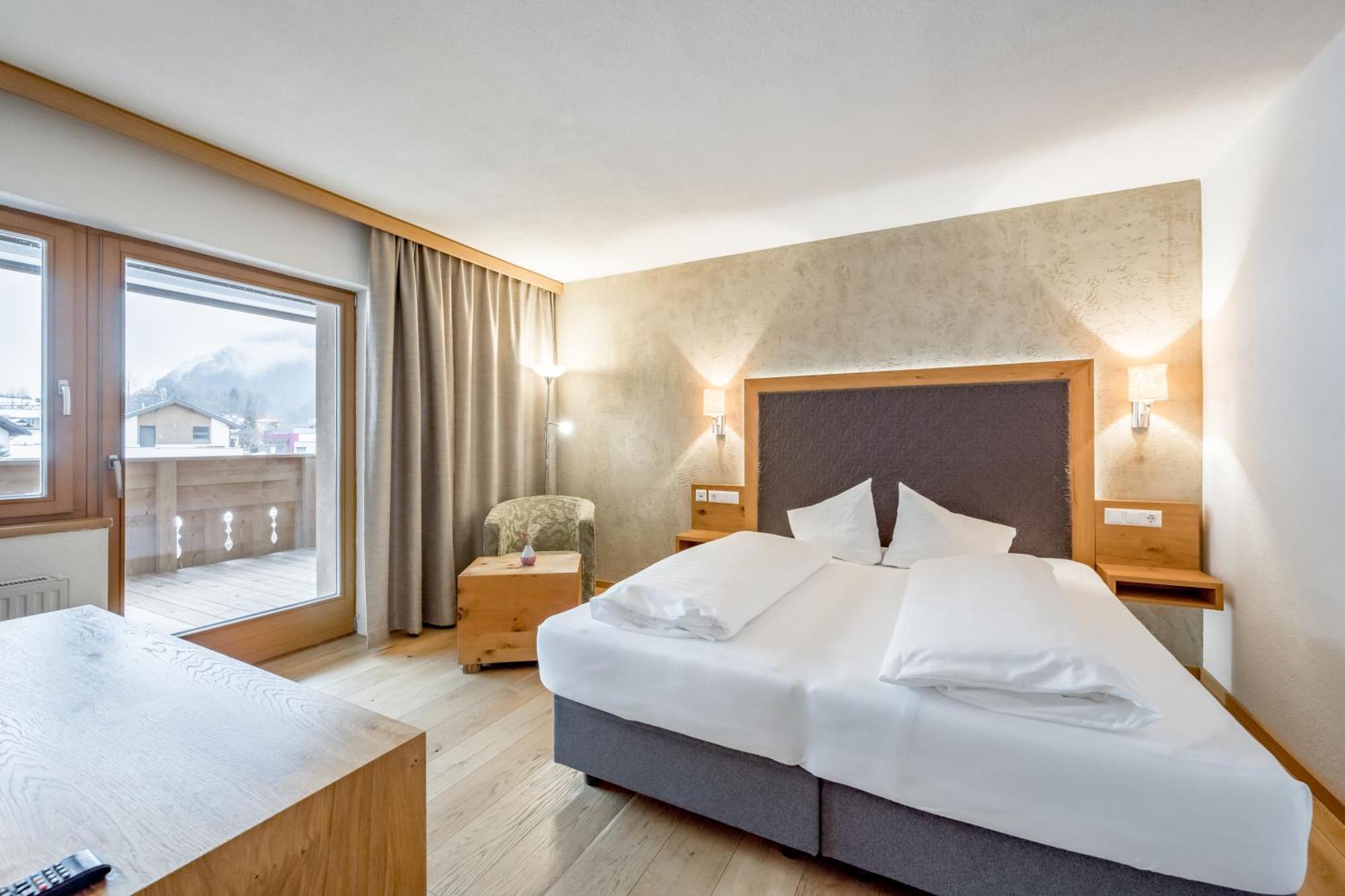 Tilia Living - B&B Mit Dem Komfort Eines Kleinen, Feinen Hotels Ried im Oberinntal Esterno foto