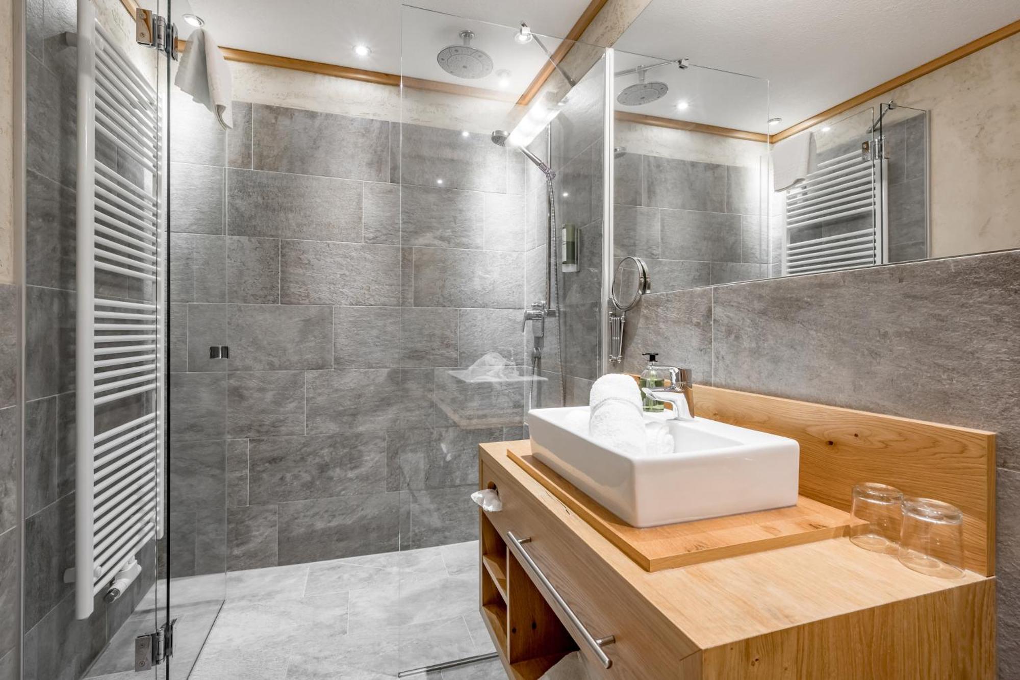 Tilia Living - B&B Mit Dem Komfort Eines Kleinen, Feinen Hotels Ried im Oberinntal Esterno foto