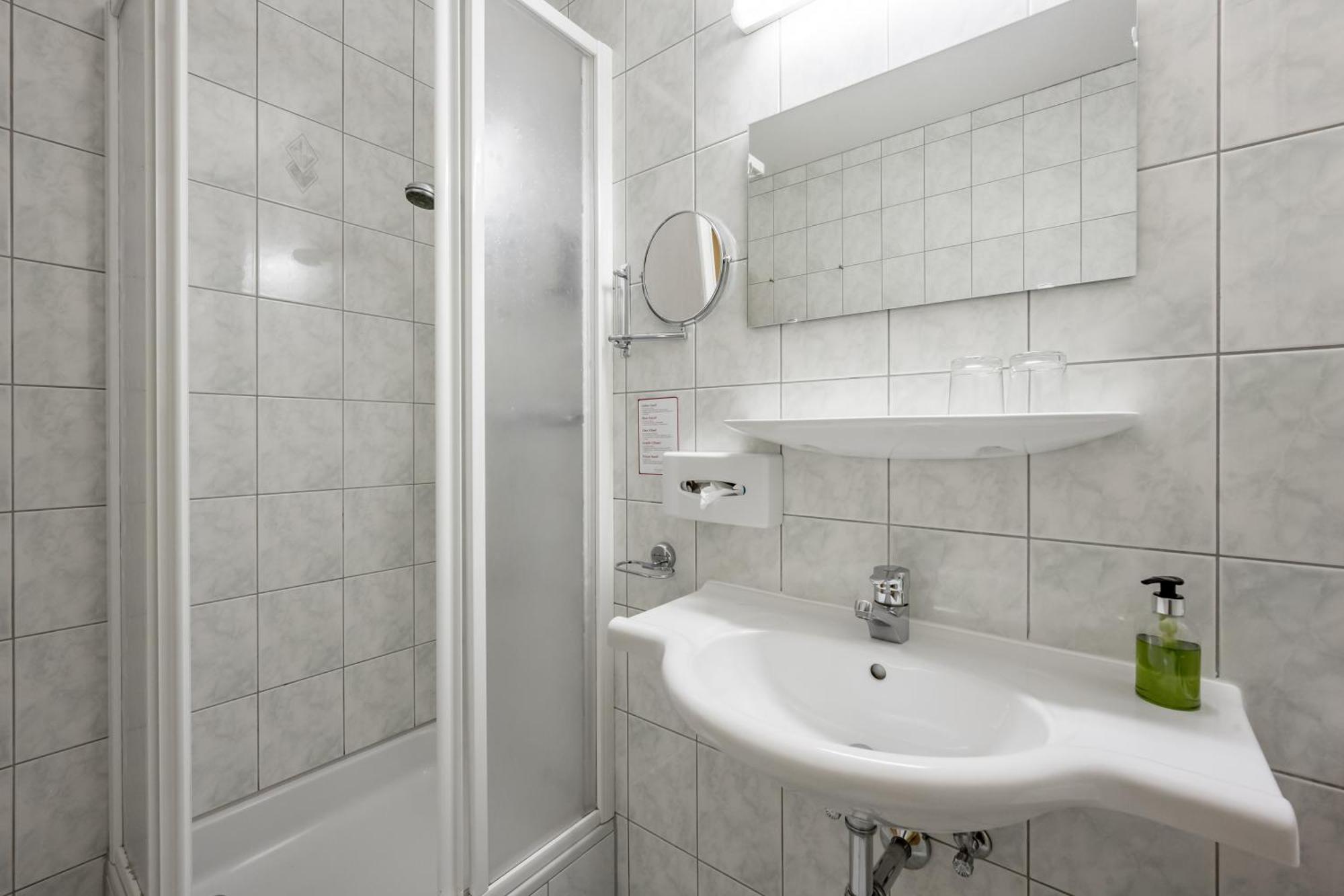 Tilia Living - B&B Mit Dem Komfort Eines Kleinen, Feinen Hotels Ried im Oberinntal Esterno foto