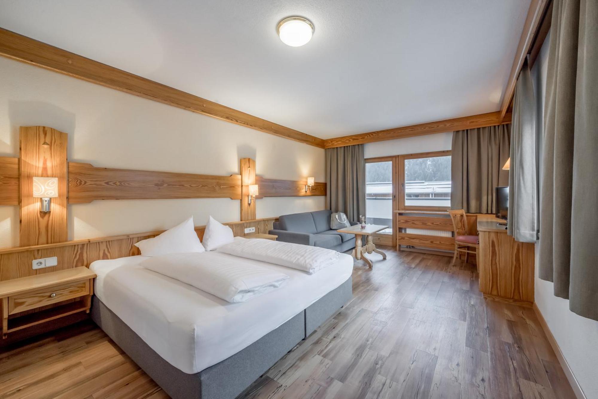 Tilia Living - B&B Mit Dem Komfort Eines Kleinen, Feinen Hotels Ried im Oberinntal Esterno foto