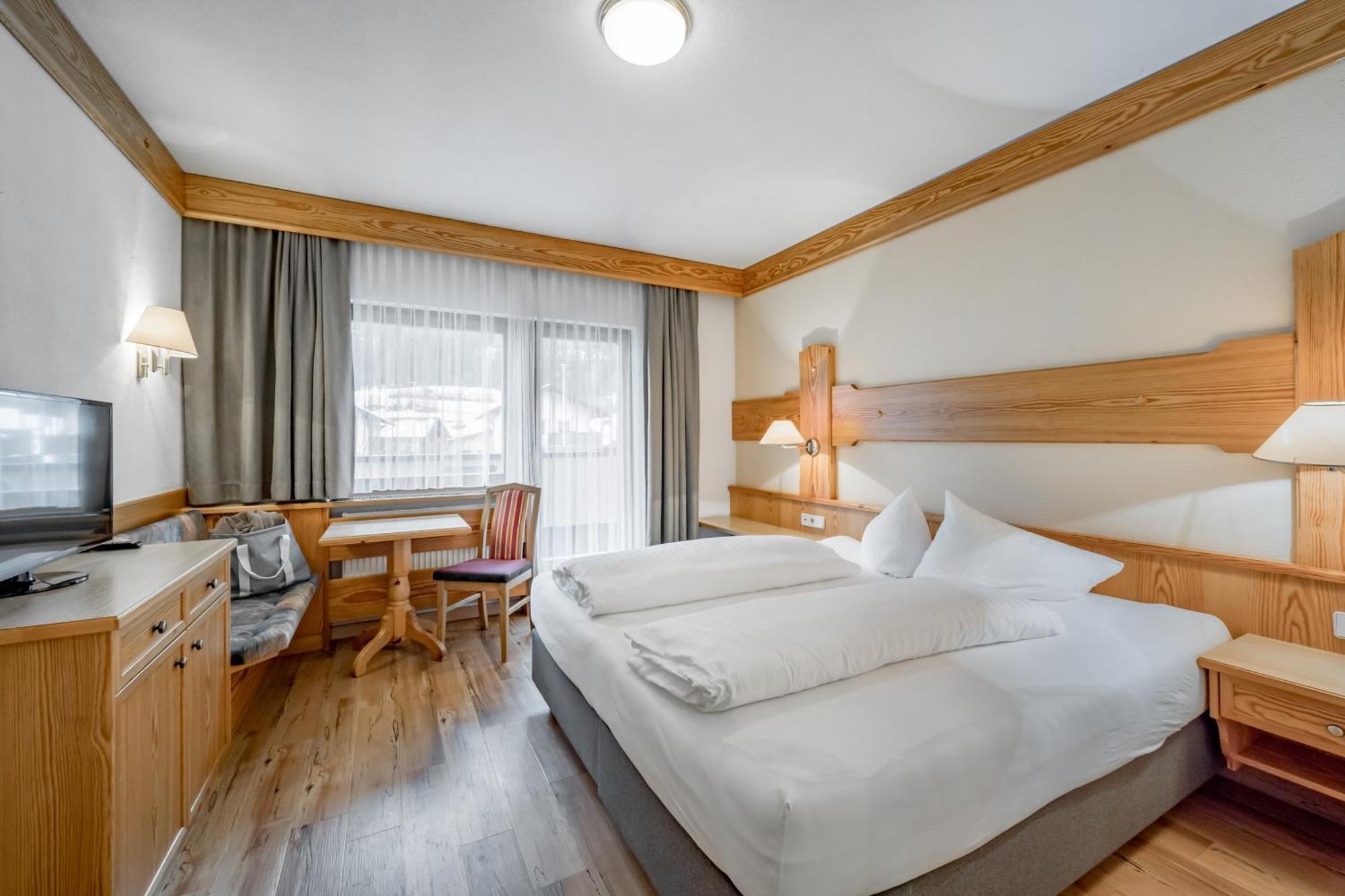 Tilia Living - B&B Mit Dem Komfort Eines Kleinen, Feinen Hotels Ried im Oberinntal Esterno foto