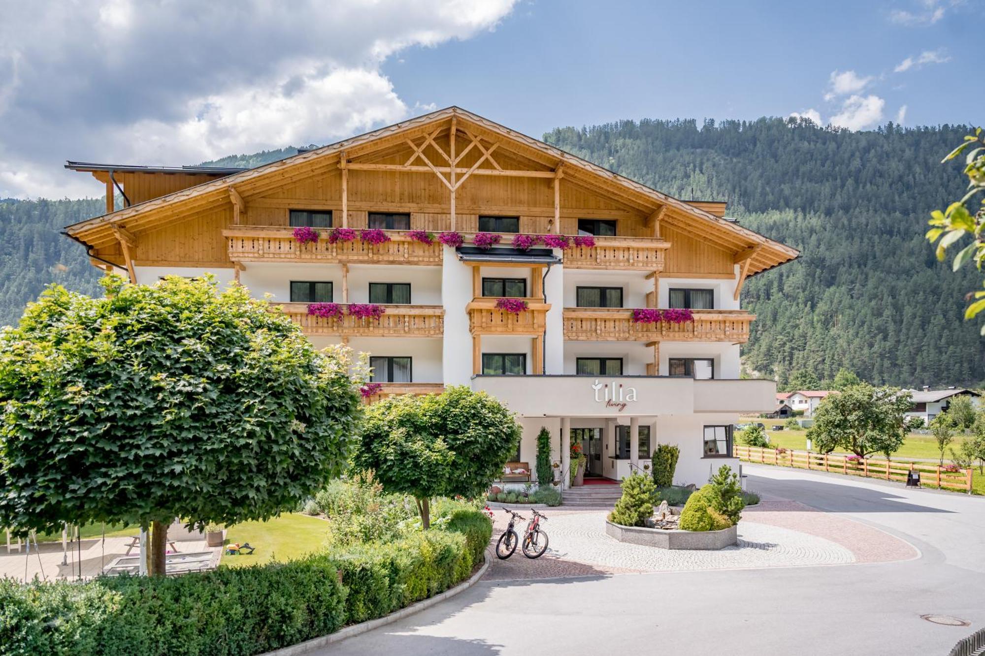 Tilia Living - B&B Mit Dem Komfort Eines Kleinen, Feinen Hotels Ried im Oberinntal Esterno foto